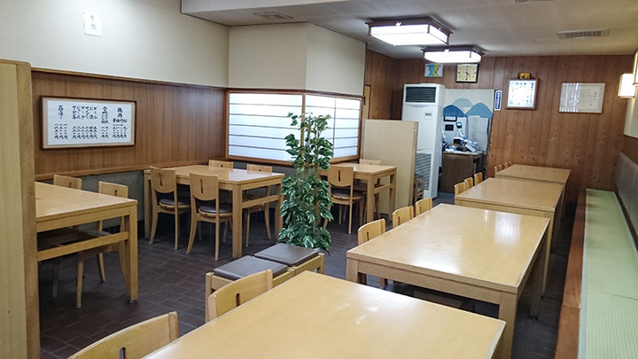 在帶廣站前舉起善意「原創豬肉丼pancho」