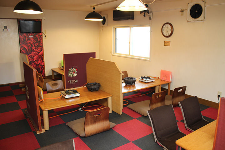 入口處脫鞋的店內