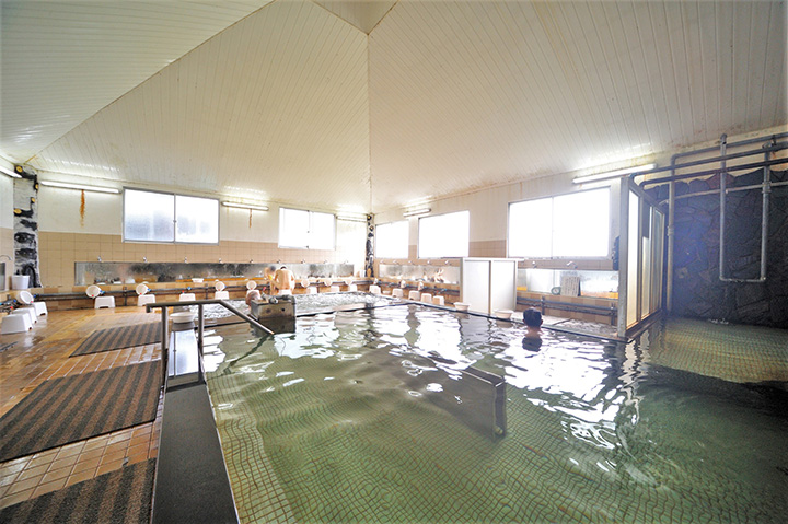 大浴場。 有各種泡澡方式，你可以在改變心情的同時洗澡