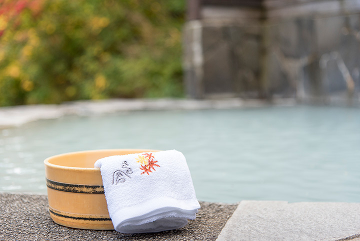 露天溫泉與原裝毛巾（秋葉）350日圓