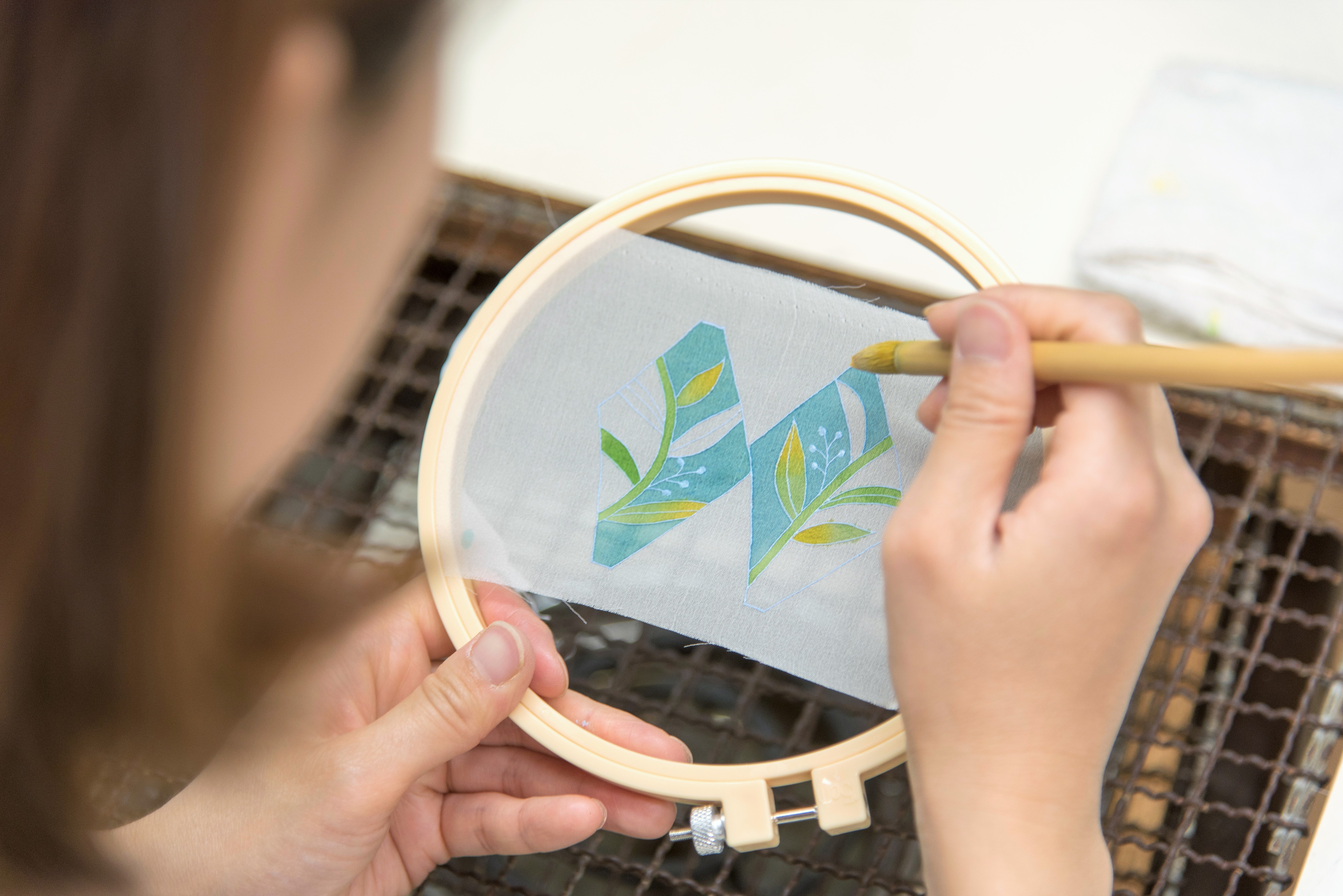 60分鐘的著色體驗與工作坊導覽總結。 染完後大約4週內可以完成並送去產品。