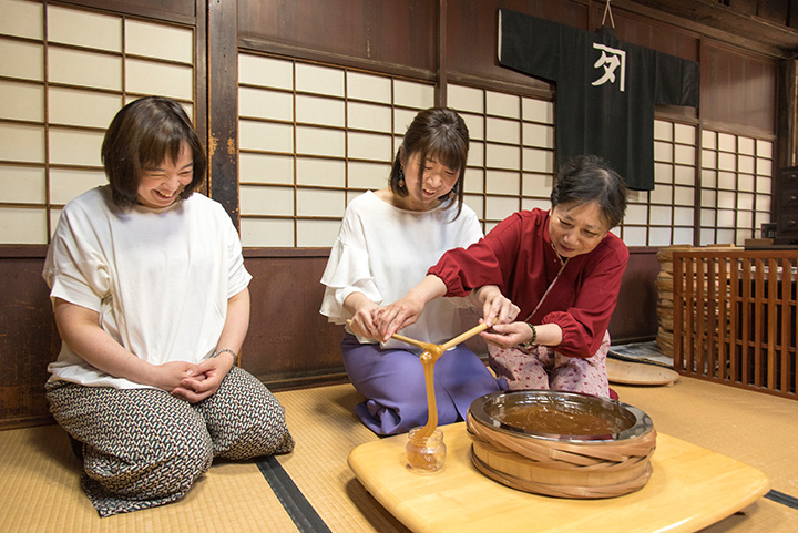 吃到飽，裝在300克的容器裡。 每天 30 次，每 30 分鐘開始 8 次。 總結：30分鐘