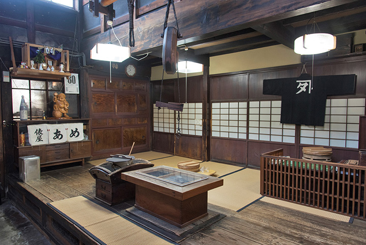 創立於1830年（天保元年）。 保留當時氛圍的建築是金澤市指定保存建築