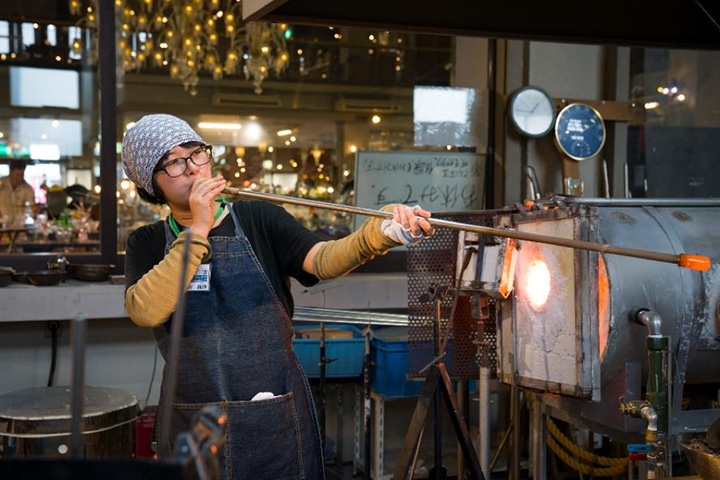 「吹玻璃體驗」JPY4500~。 價格會依作品而異。 所有體驗皆需預約