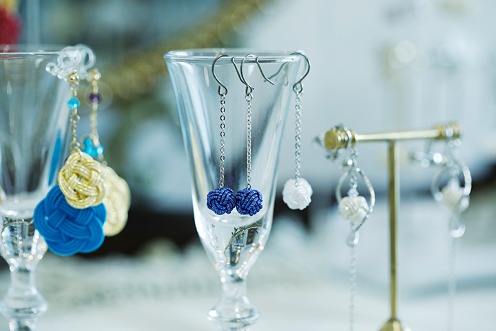 耳環、耳環JPY4000 還有限量版產品。