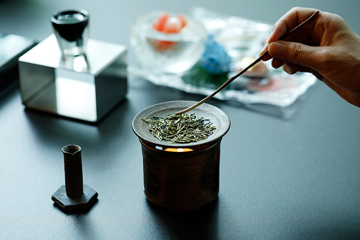 在包廂「Concept G」JPY2500享用全套茶和甜點（不含稅）