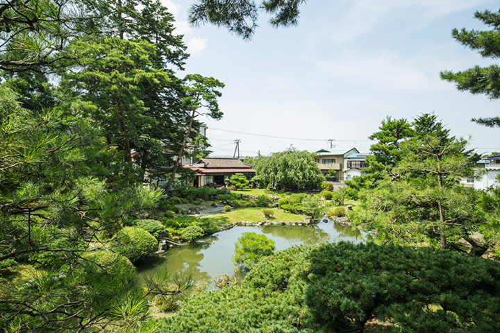 住宅區一角的漫步花園