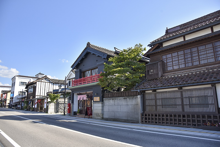 七町通是老字號和新店的混合體，以及各種類型的商店