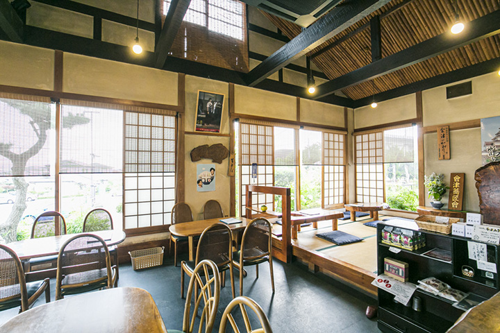 店內有很多窗戶，明亮。 也提供私人房間。