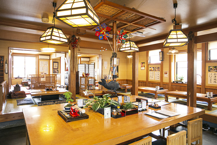 店內以榻榻米為主。 開放的氛圍，沒有隔板