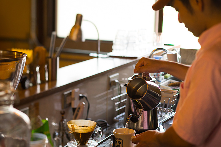 店主精心沖泡的手沖咖啡