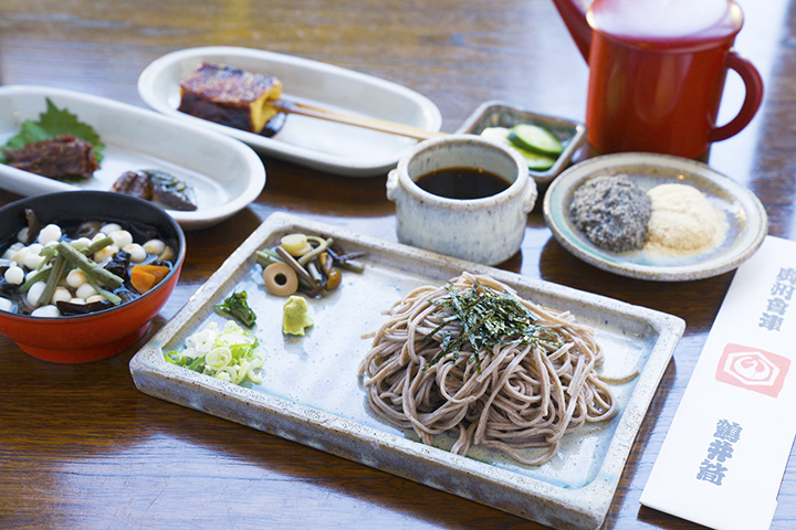 “Taste of Aizu 圓糯套裝（雪）”JPY2200。 還要注意會津本鄉燒和會津漆器