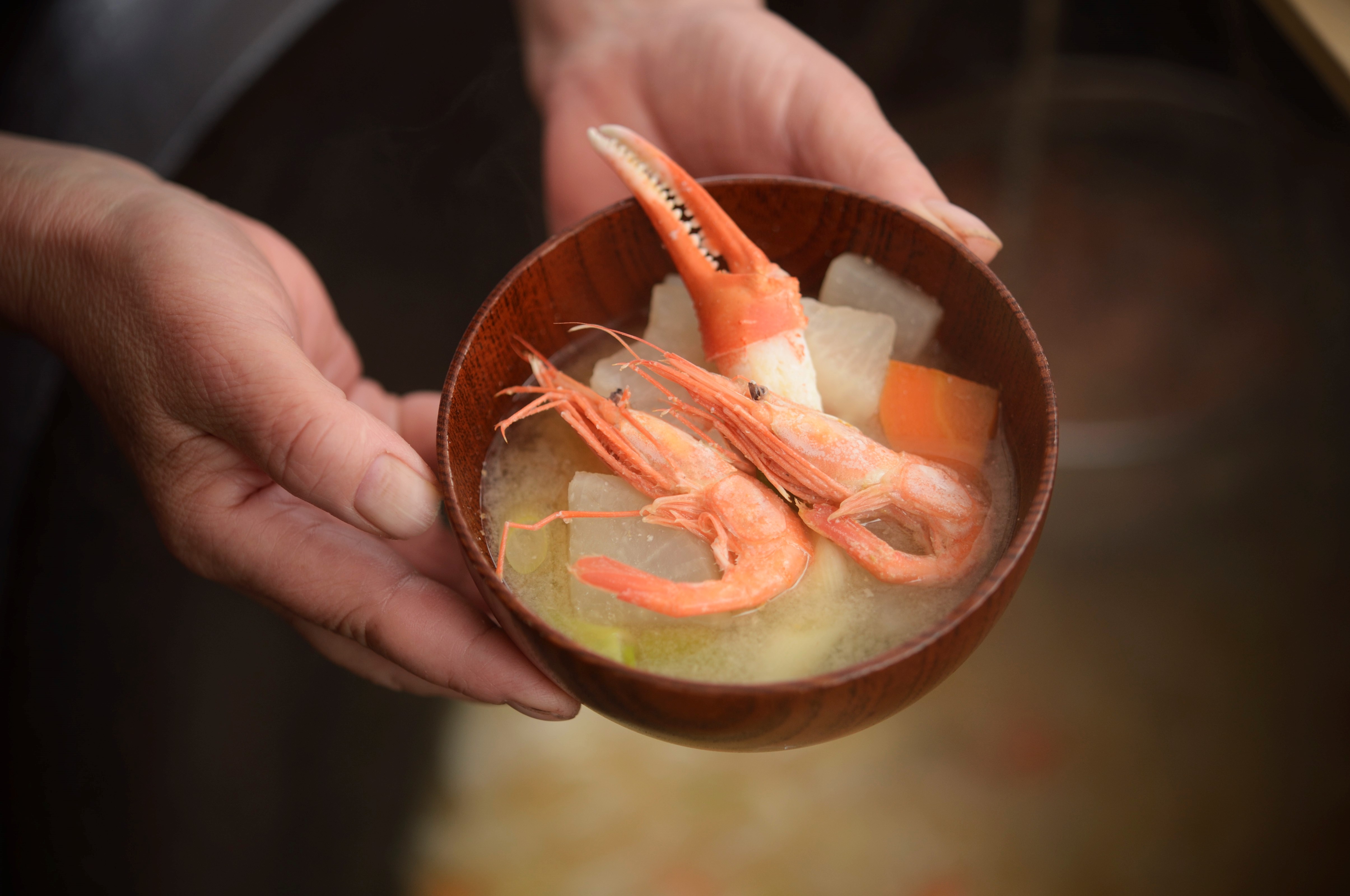 1杯配料豐富的「蟹湯」300日圓