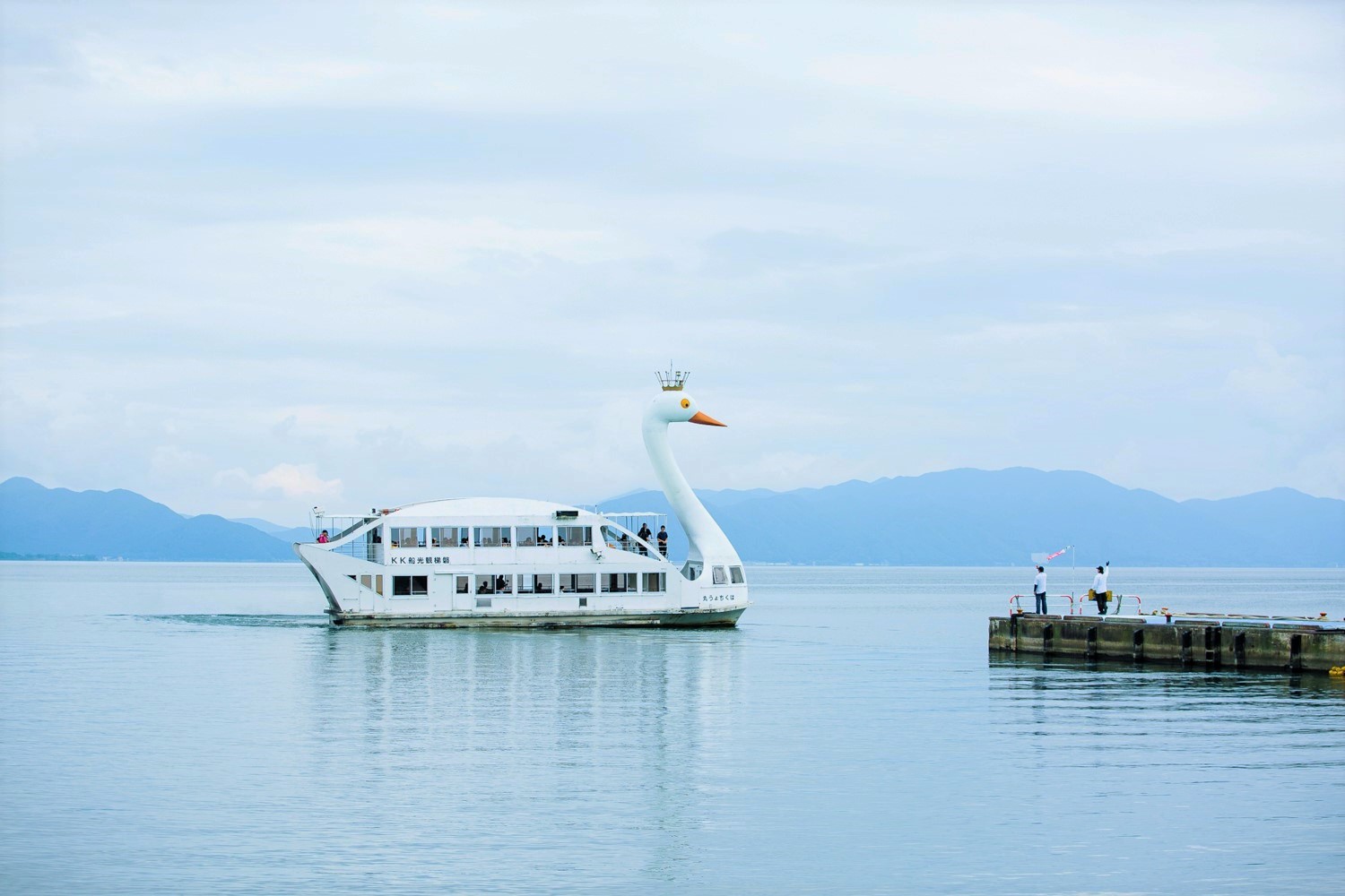 從長濱出發的觀光船「白鳥丸」