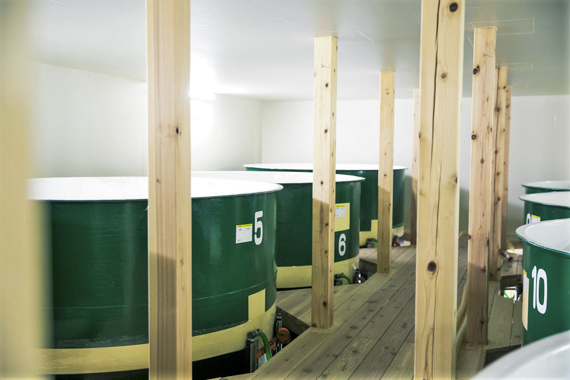 帶有開放式水箱的啤酒廠