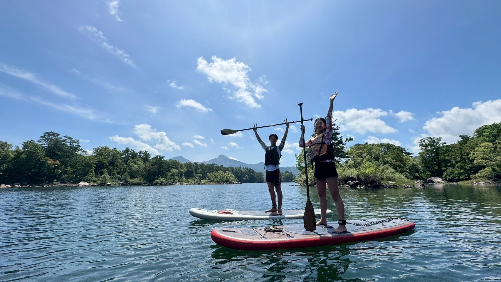  SUP Cruising on Lake Hibara with Views of Mount Bandai
