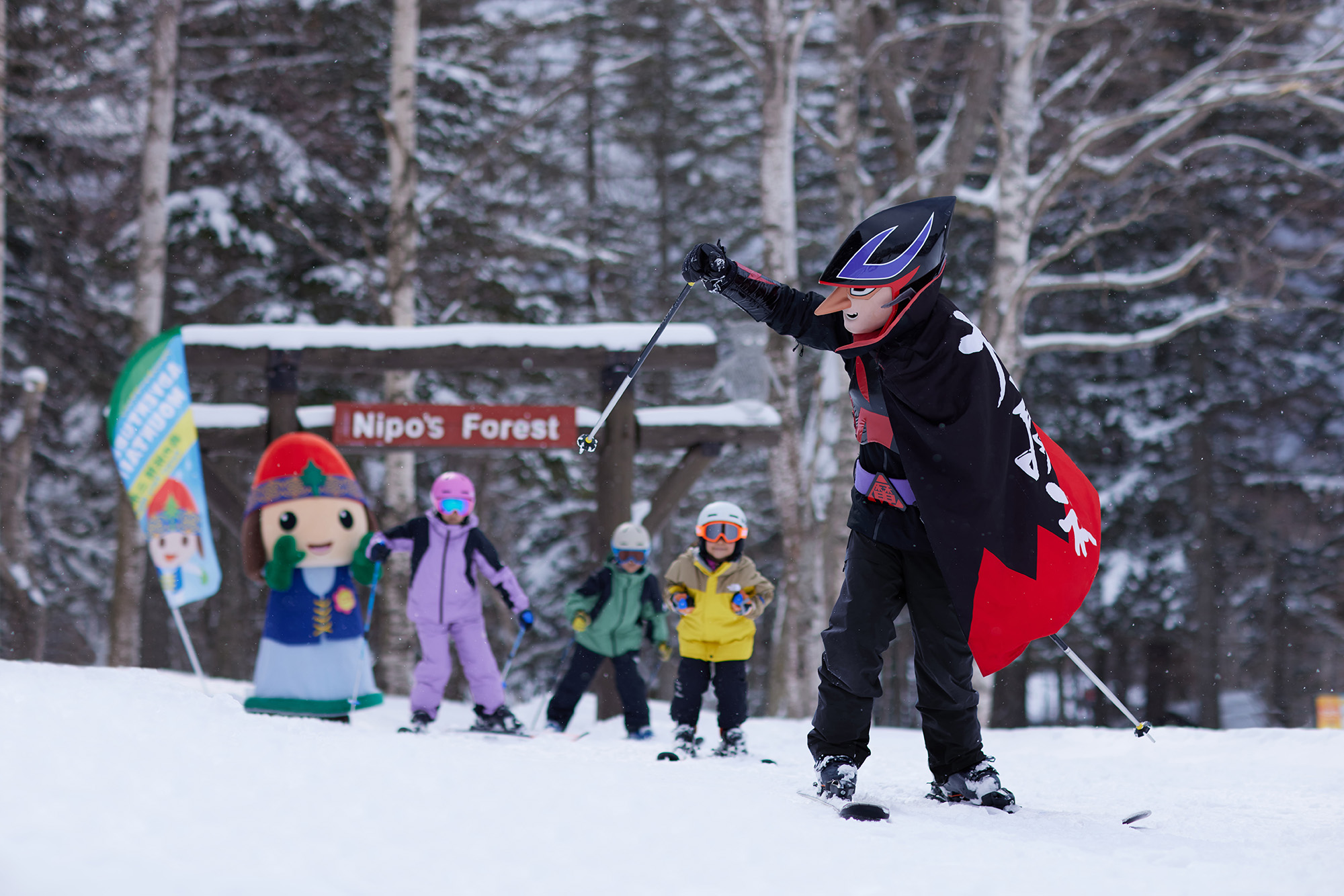 原創角色「Nipo」和「Chokkari Daimajin」。 當我們一起滑板時，我們愛上了滑雪和單板滑雪