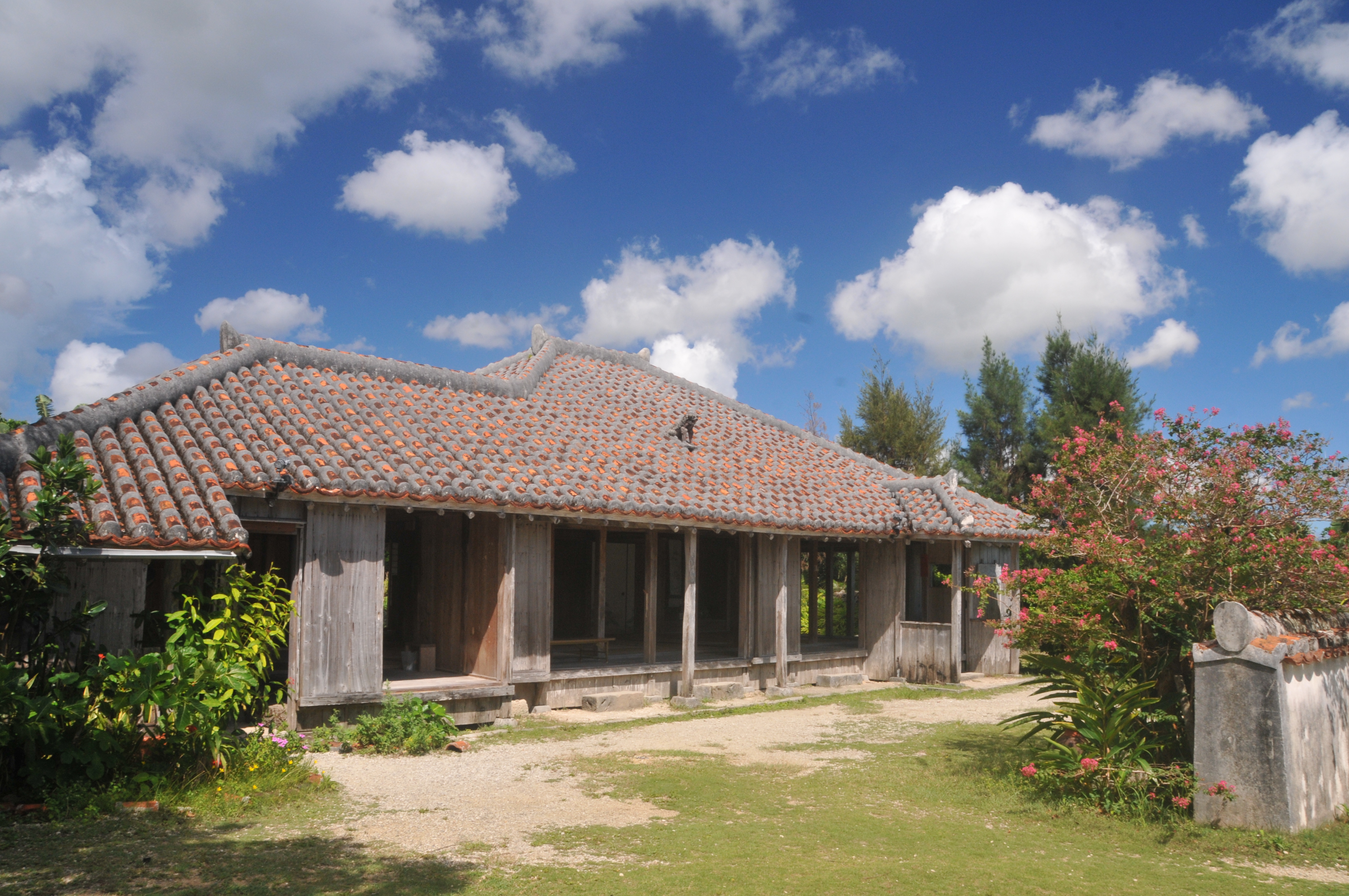 從建於1900年（明治32年）的前貴族住宅森田宅邸開始，您必須看到講述八重山歷史的珍貴古民居