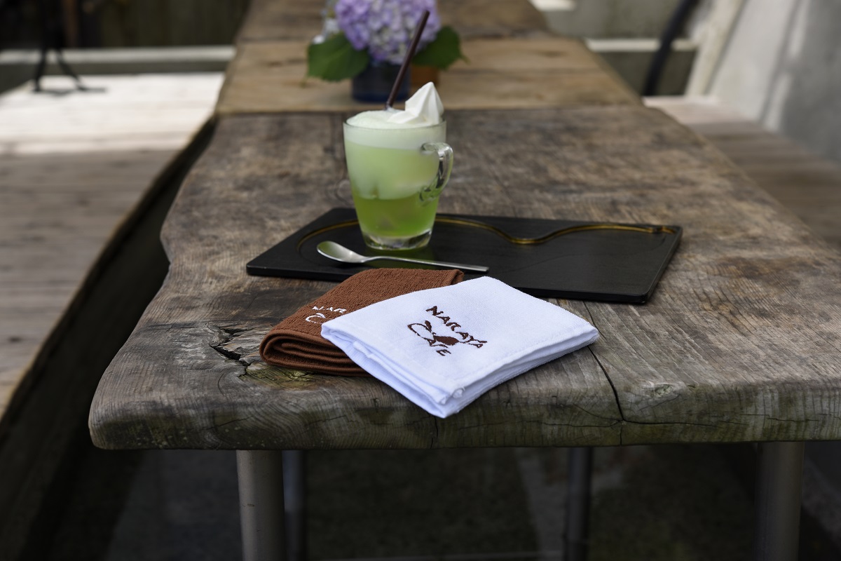 此外，還有帶有原創標誌的毛巾（每條250日元）