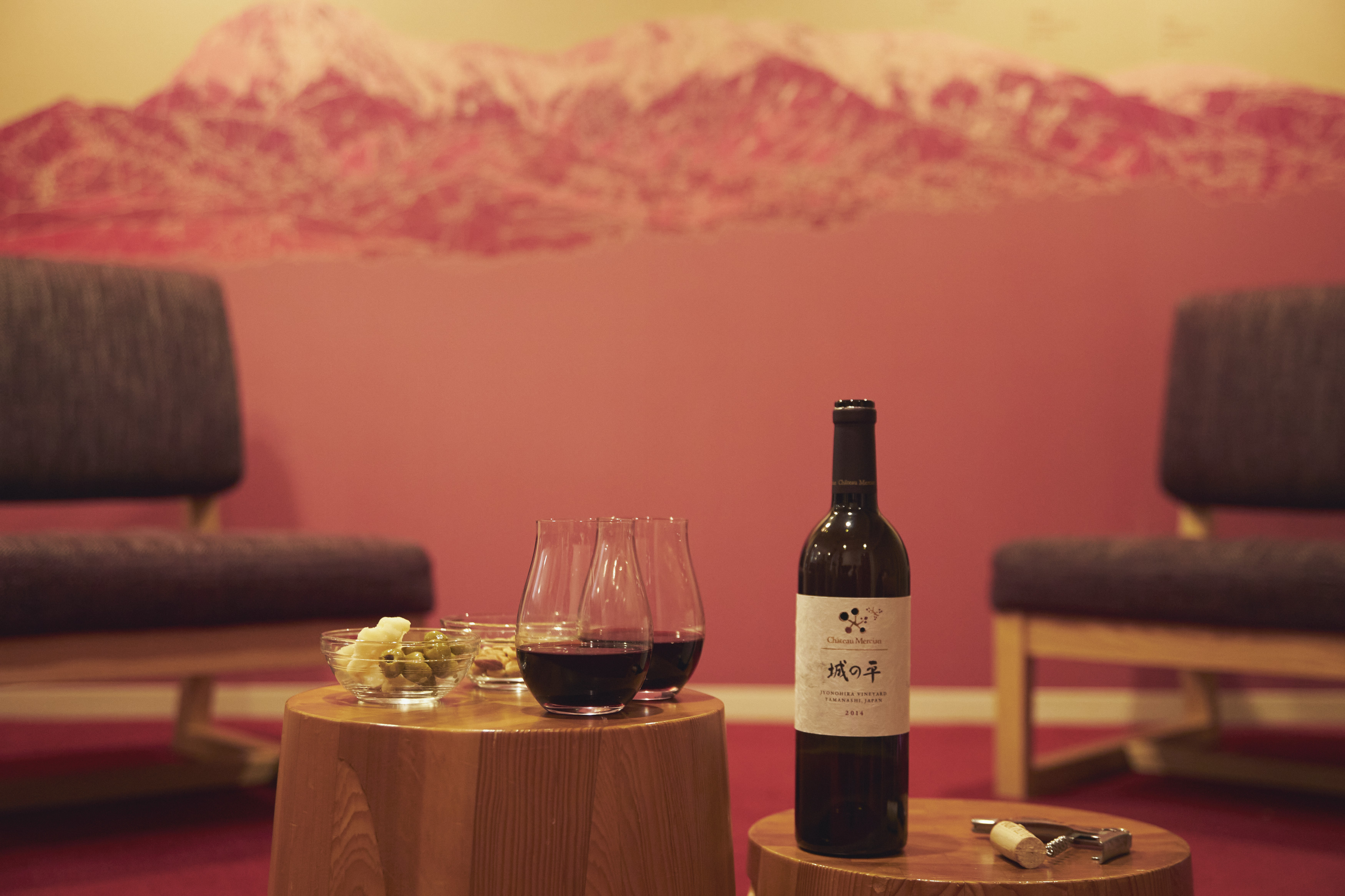 客房用玻璃杯為無柄型，適合輕鬆的場景。 原創追求令人垂涎的瘦身