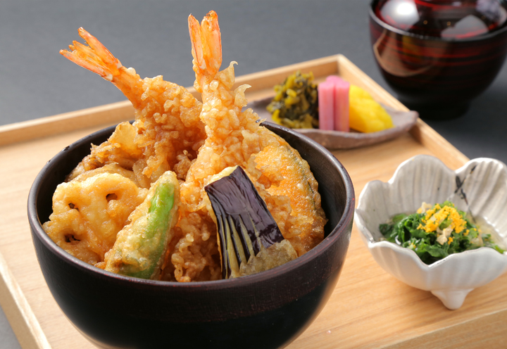 「蝦和蔬菜的天婦羅蓋澆飯」2,200日元