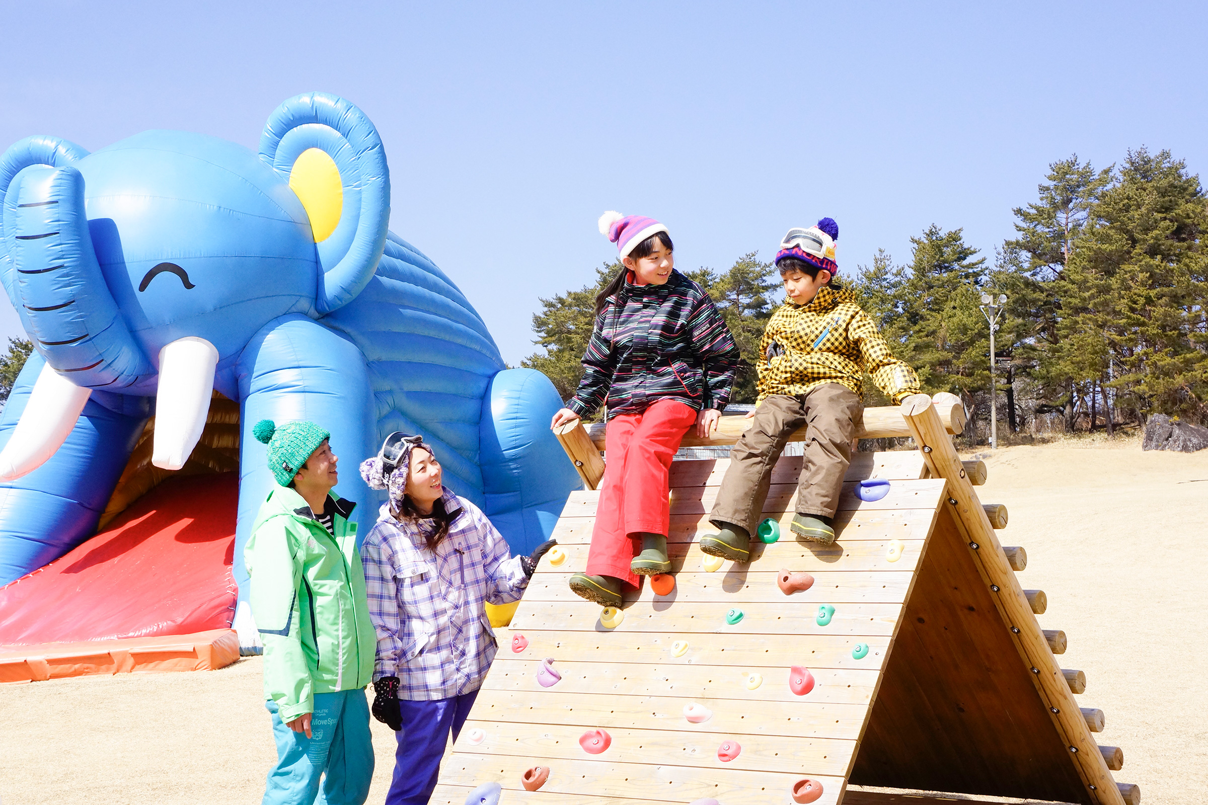 大型遊樂設施和雪橇可以盡情玩耍的仙境（免費）