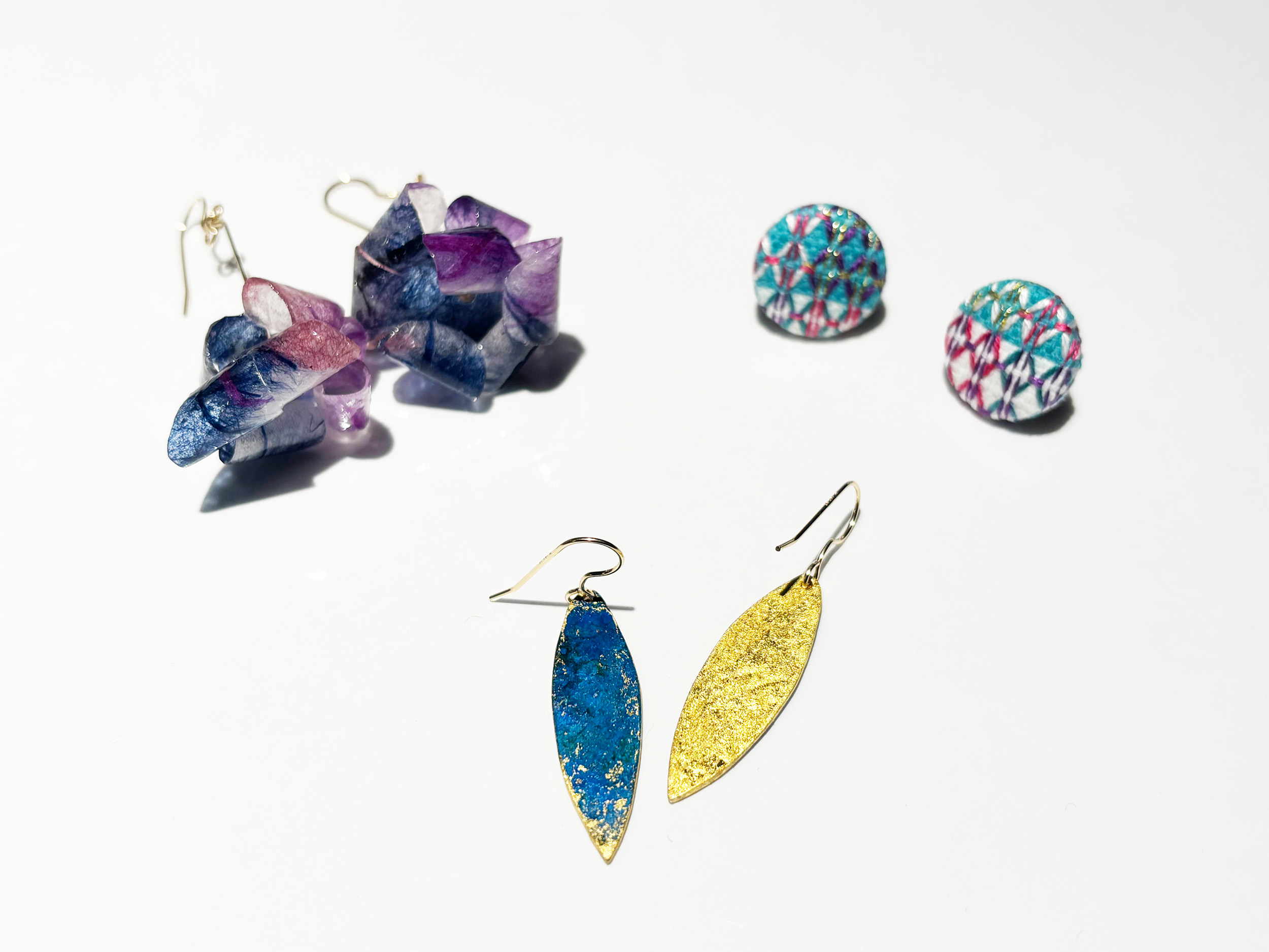  From left: Washi earrings 7,700 yen, copper earrings 8,800 yen, fabric earrings 4,180 yen