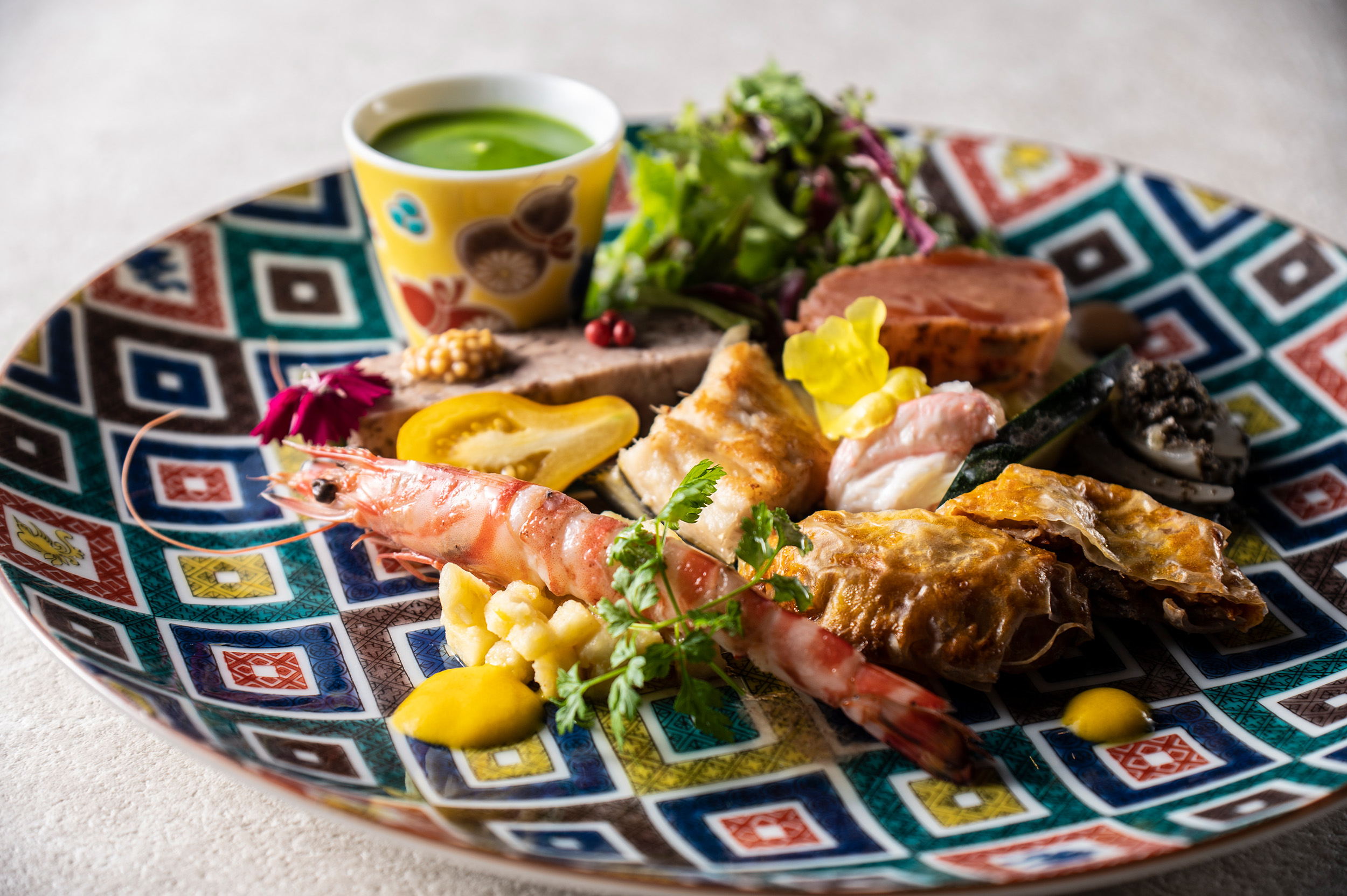  Lunch from 5,500 yen. Appetizer platter with seasonal ingredients from Noto and Kanazawa