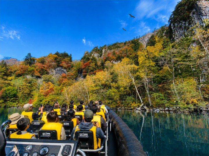  The RIB tour, which represents Japan, takes about 50 minutes. The maximum speed of the travel section is 50Kt! Children as young as 1 year old can participate.