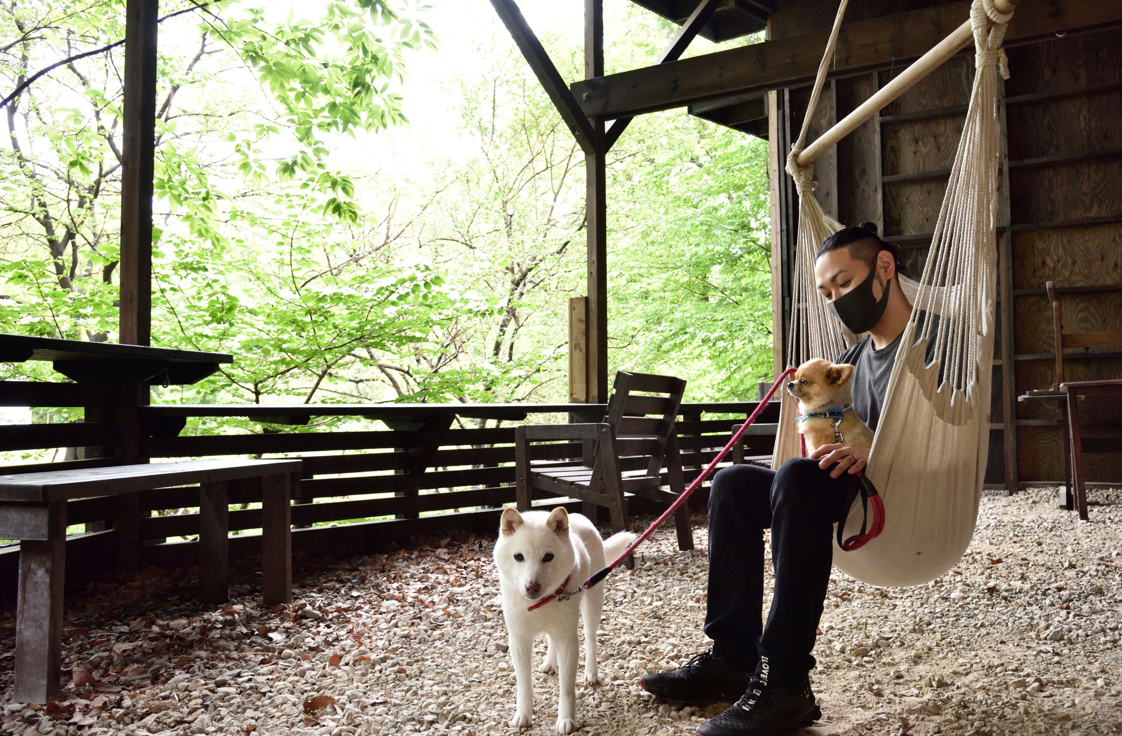帶頂棚的露臺座位，即使下雨天也能安心無憂