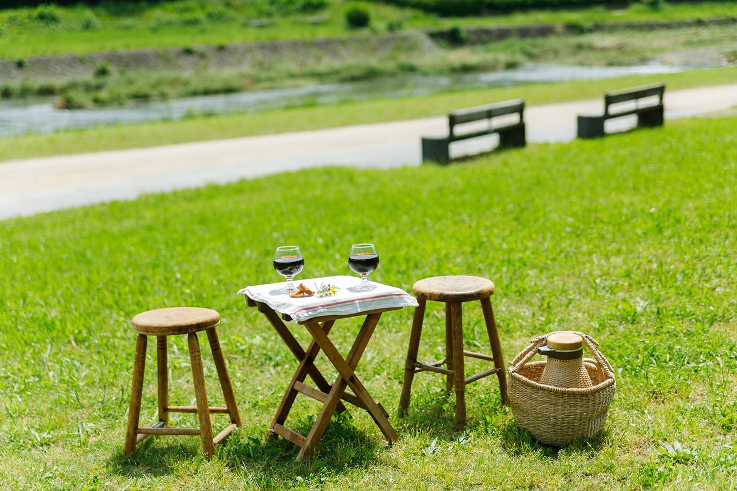 “野餐籃”1人JPY1200（1.5小時）。 冰咖啡可以租用+JPY100，圓椅（+JPY250）等。