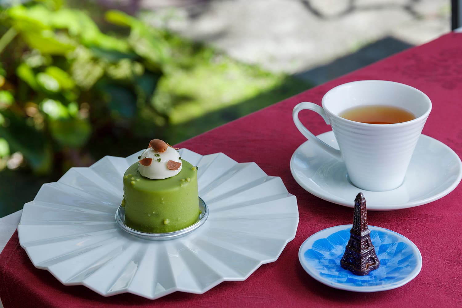 抹茶口味的「Karme」600日圓和「阿薩姆茶」JPY1000。 提供巧克力糖果服務