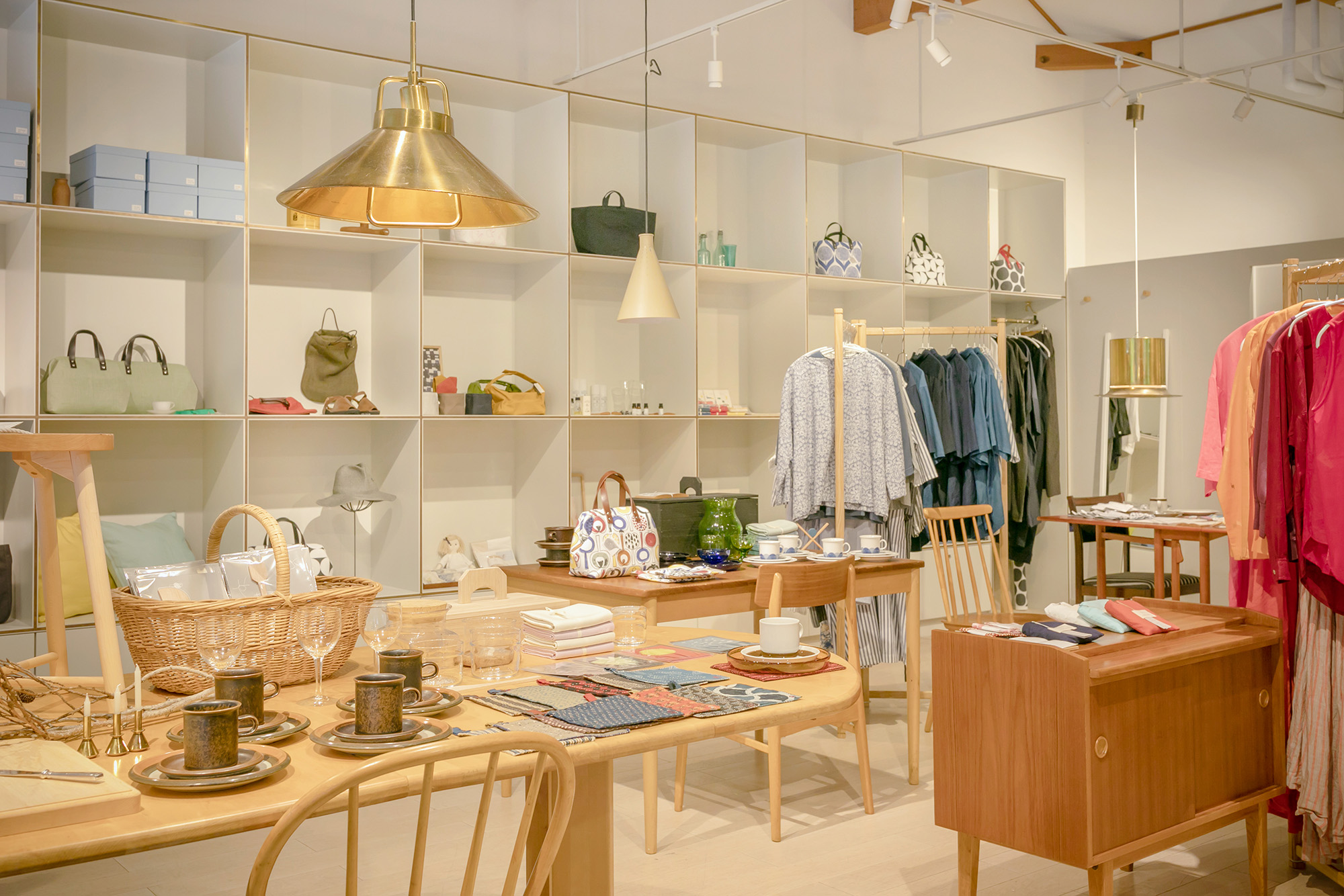 融合古今事物的展示是日常生活的典範。