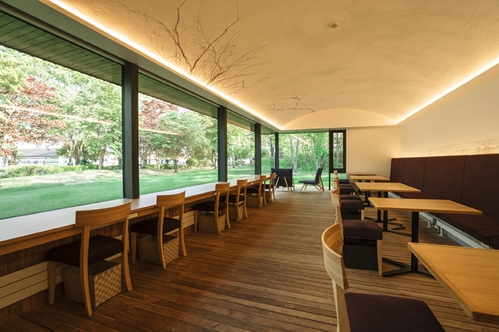  A café area where you can enjoy seasonal parfaits