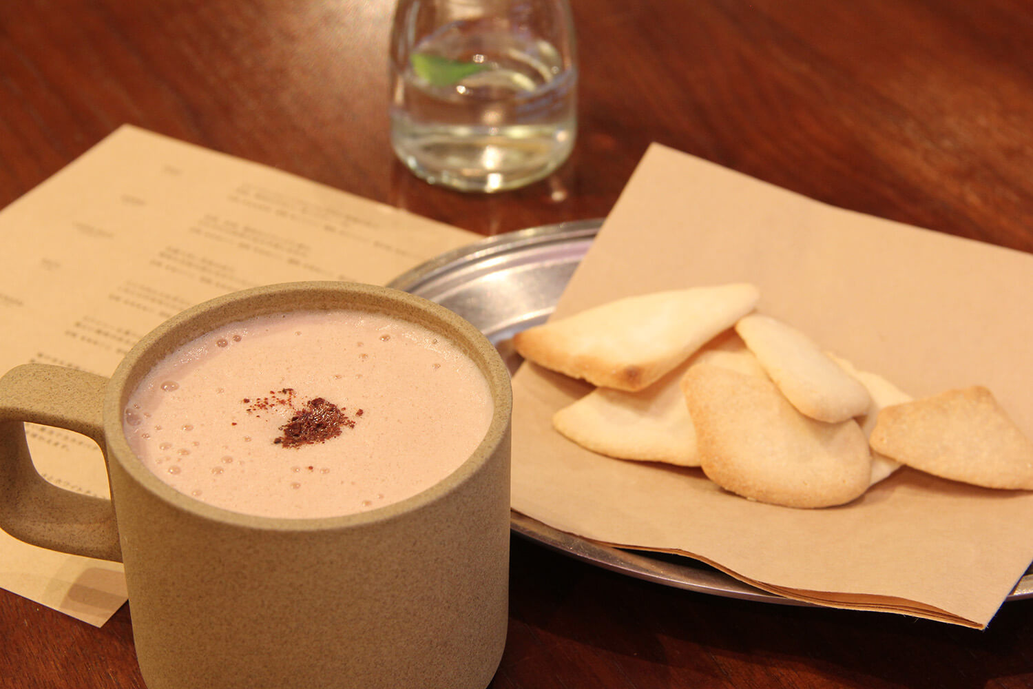 「熱巧克力」745日圓、「焗白巧克力」302日圓