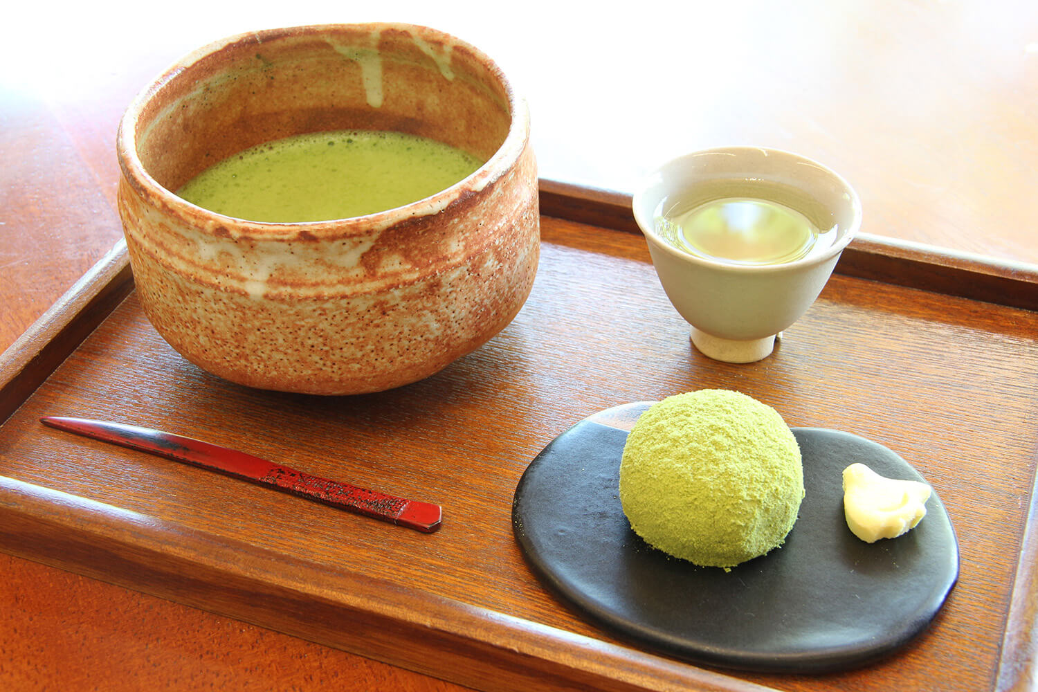 您可以選擇您最喜歡的新鮮甜點「抹茶和日式甜點套餐」820日圓