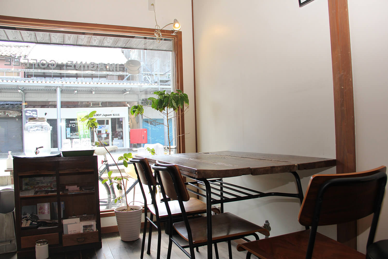 店裡也有販售咖啡豆。 另一個很大的好處是，購買200克即可免費獲得一杯咖啡。