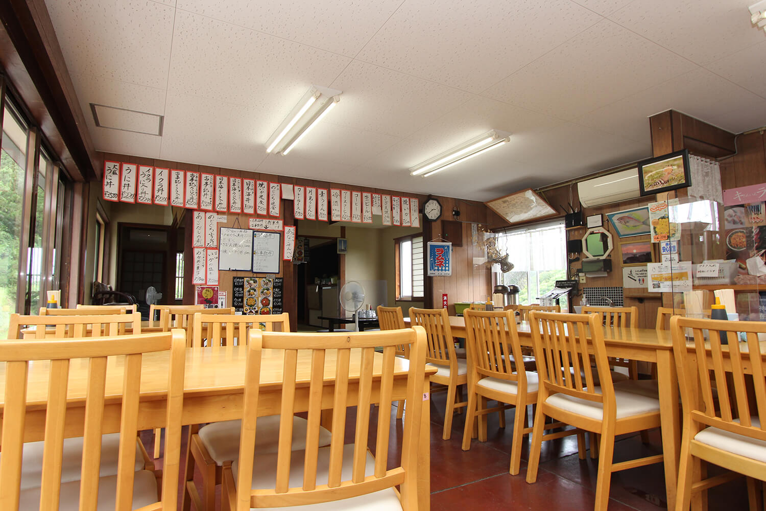 除了桌子座位外，店內後面還有兩間榻榻米座位，空間寬敞，推薦家庭用餐