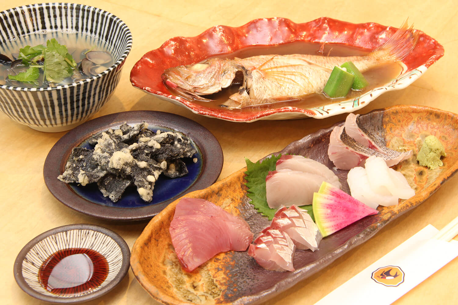 「5種刺身拼盤」JPY1280「Nodoguro 燉煮」JPY1980「四司味清酒蒸」780日圓、「十壽島岩德天婦羅」680日圓