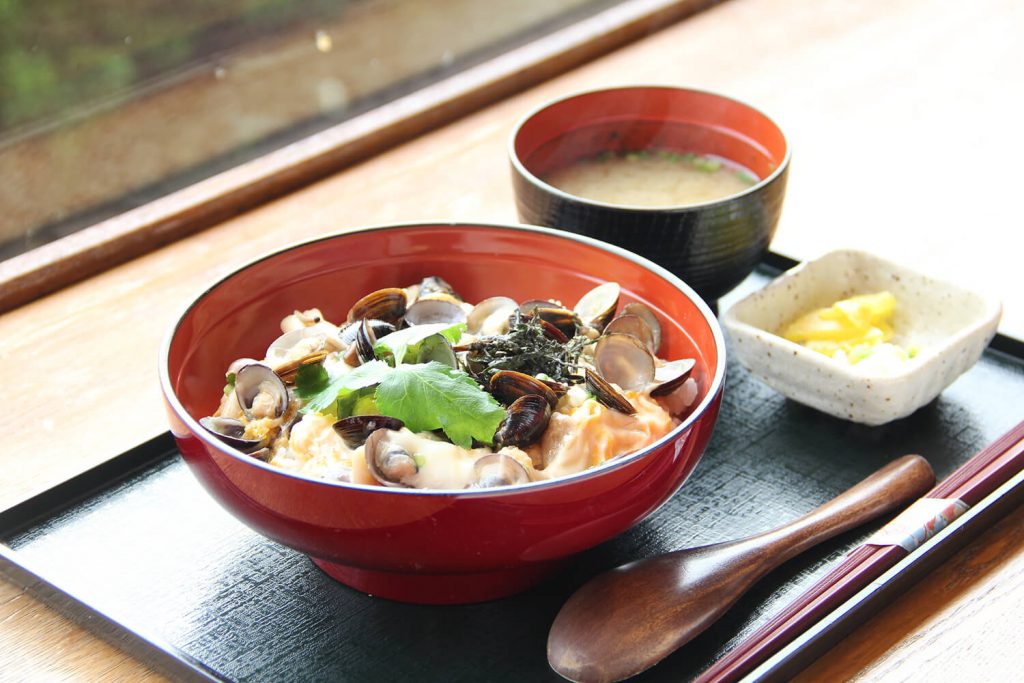 Sea Bream Rice, Assorted Seafood Rice Bowl and a corbicula bowl. 11 elections of nonesuch launch which enjoys Izumo and Matsue's local specialty