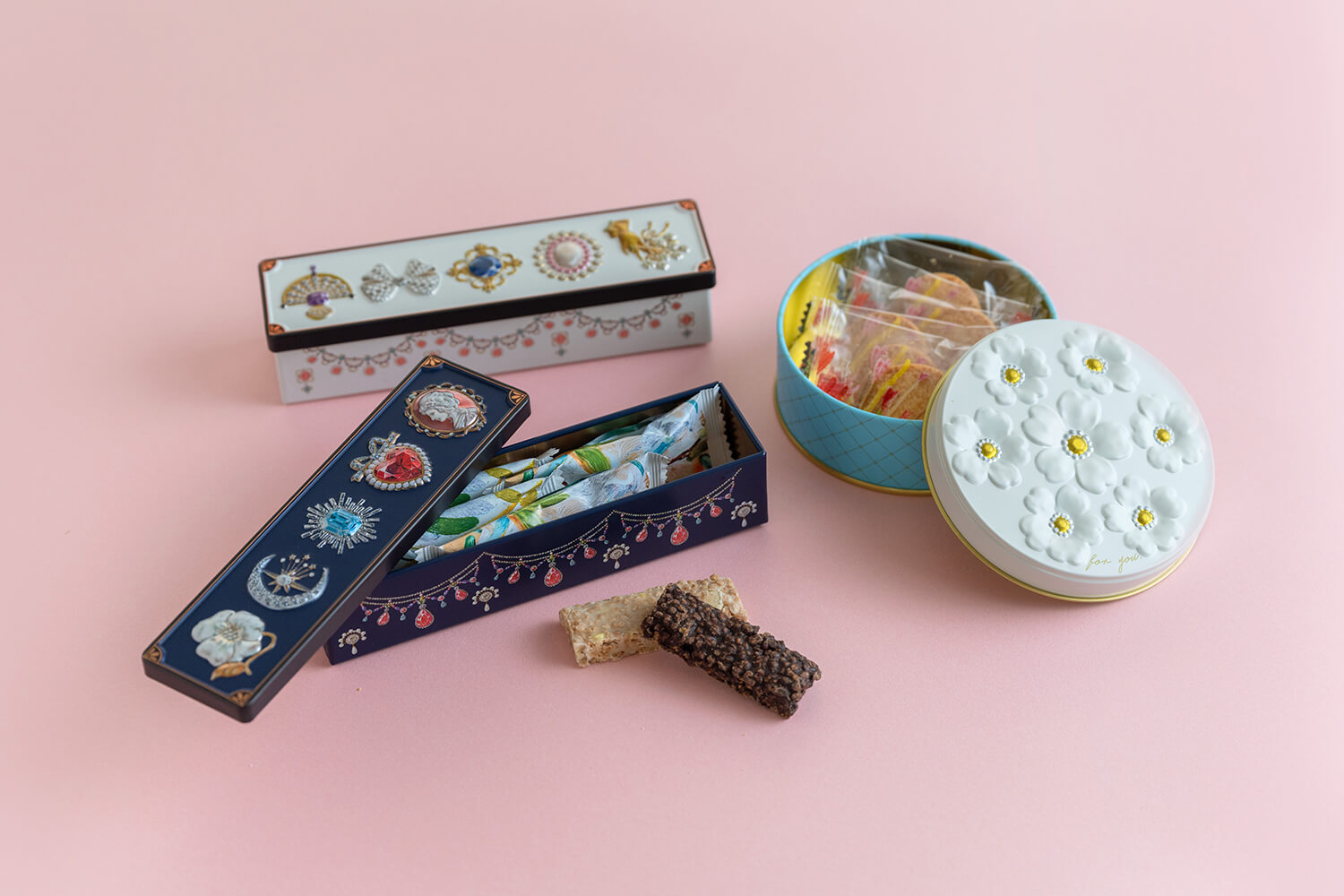 首飾盒罐的尺寸也可以用作鉛筆盒。 花罐非常適合配件隔層