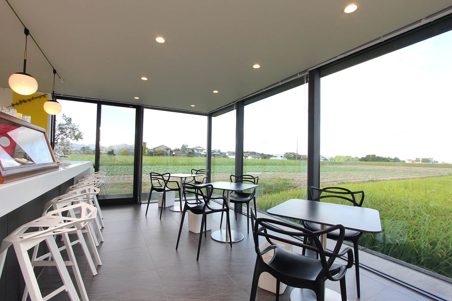 離最近的巴士站或車站有點遠，建議開車前來