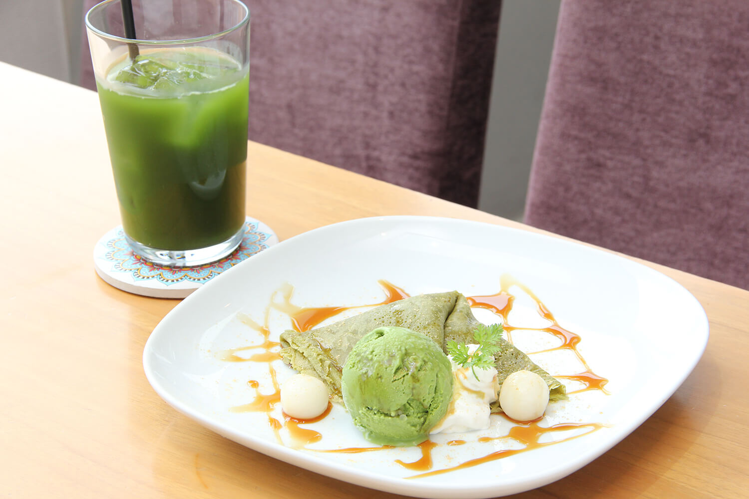 抹茶可麗餅 ~Premium~（附套餐飲料）抹茶卡士達和紅豆包裹「抹茶可麗餅 ~Premium~（附套餐飲料）」980 日圓