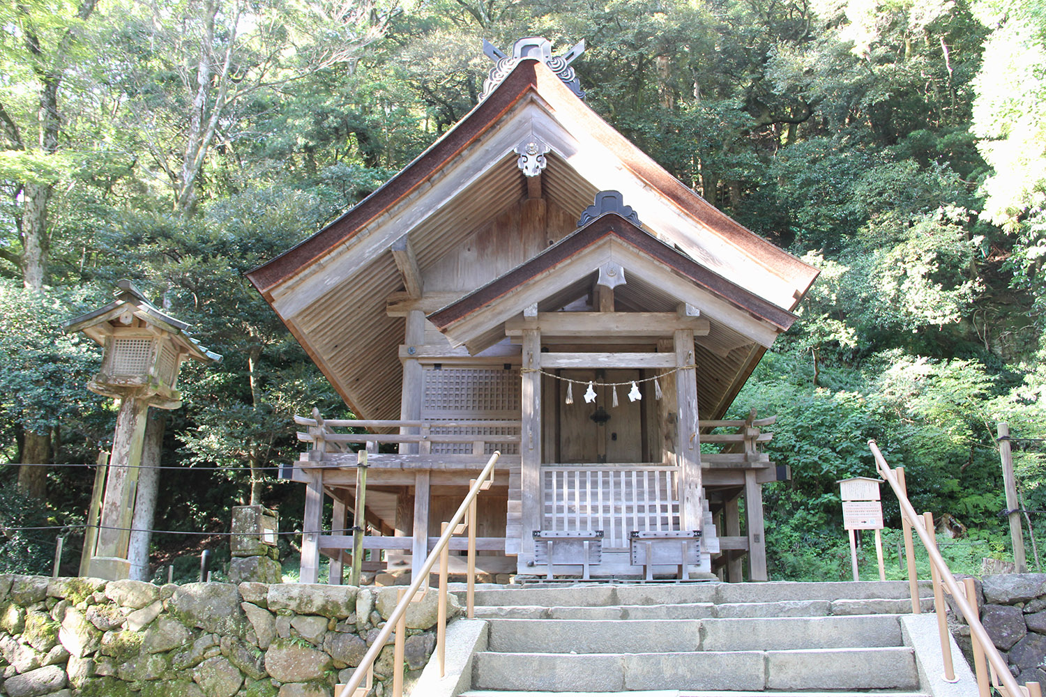 須佐之男之美琴是伊邪那岐之美琴所生的三位高貴神之一。 它在神話中特別受歡迎