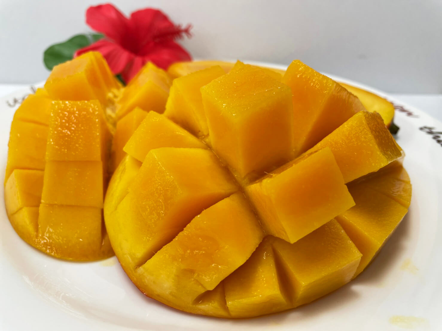 沖沖繩的季節大約是六月~八月。 香氣四溢、甜美多汁的芒果，一旦吃下就難以忘懷