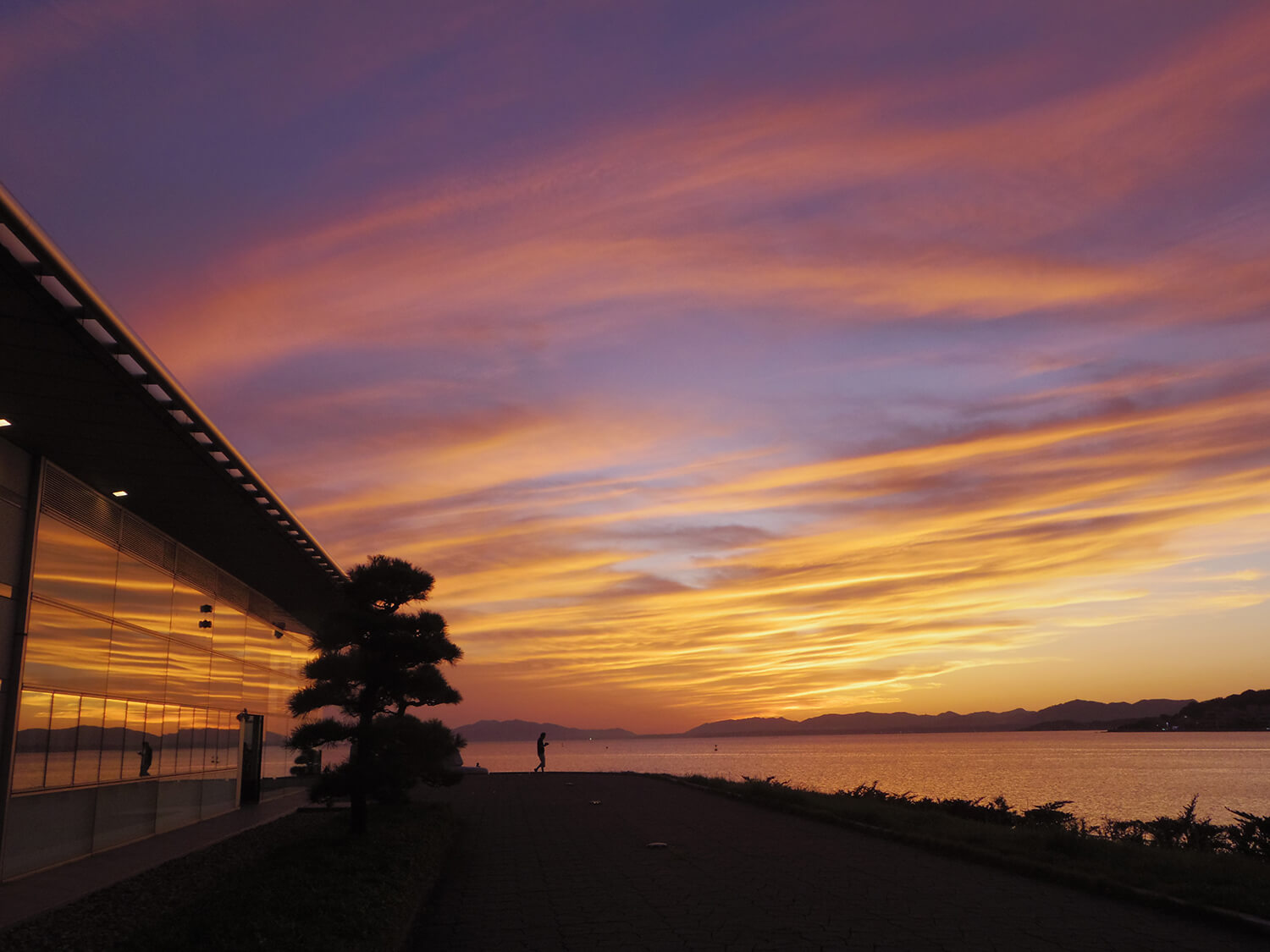 夕陽每天都呈現出不同的表情，一遍又一遍看都不會膩。