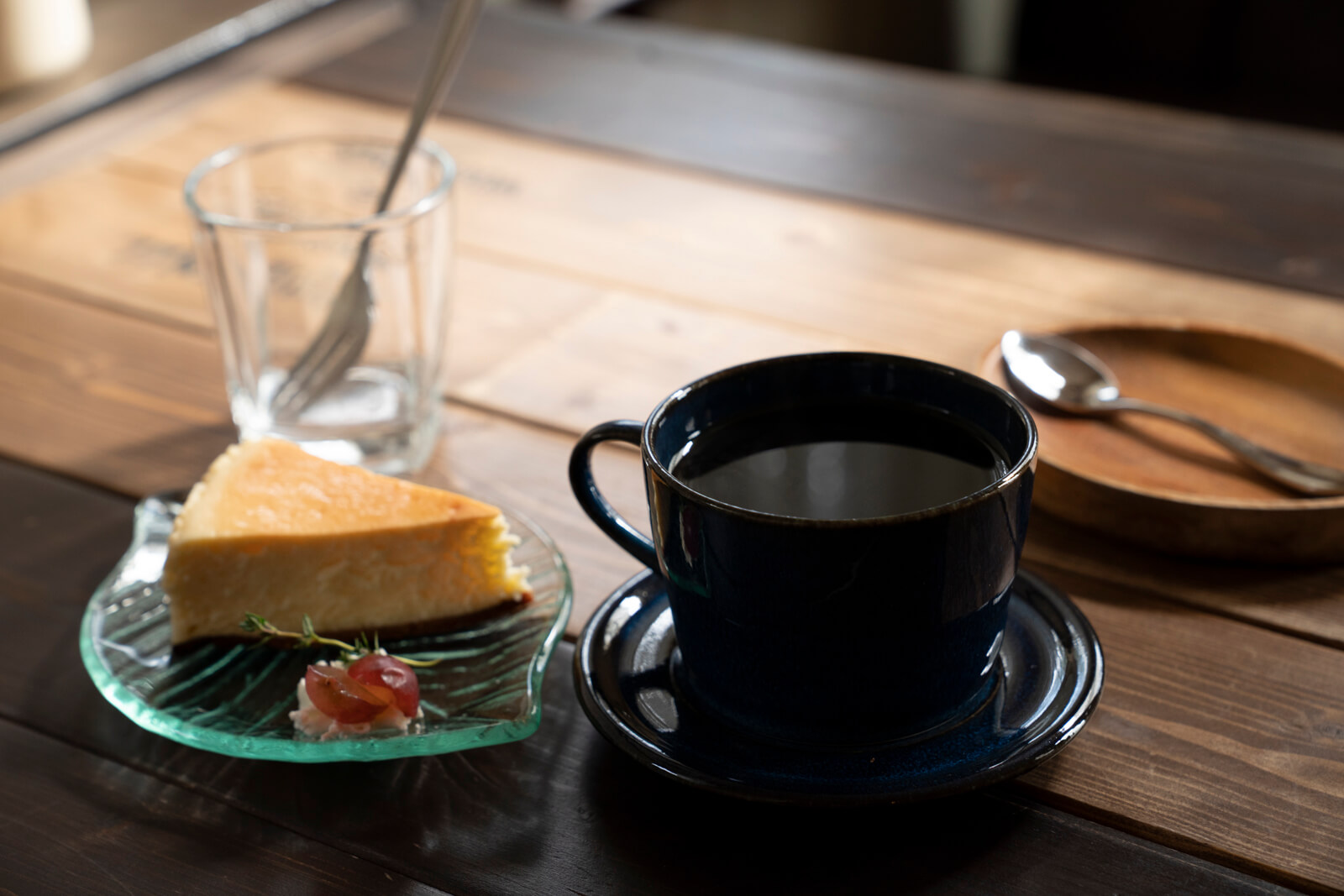 手沖咖啡（特級/巴拿馬）600日圓、焗乳酪500日圓