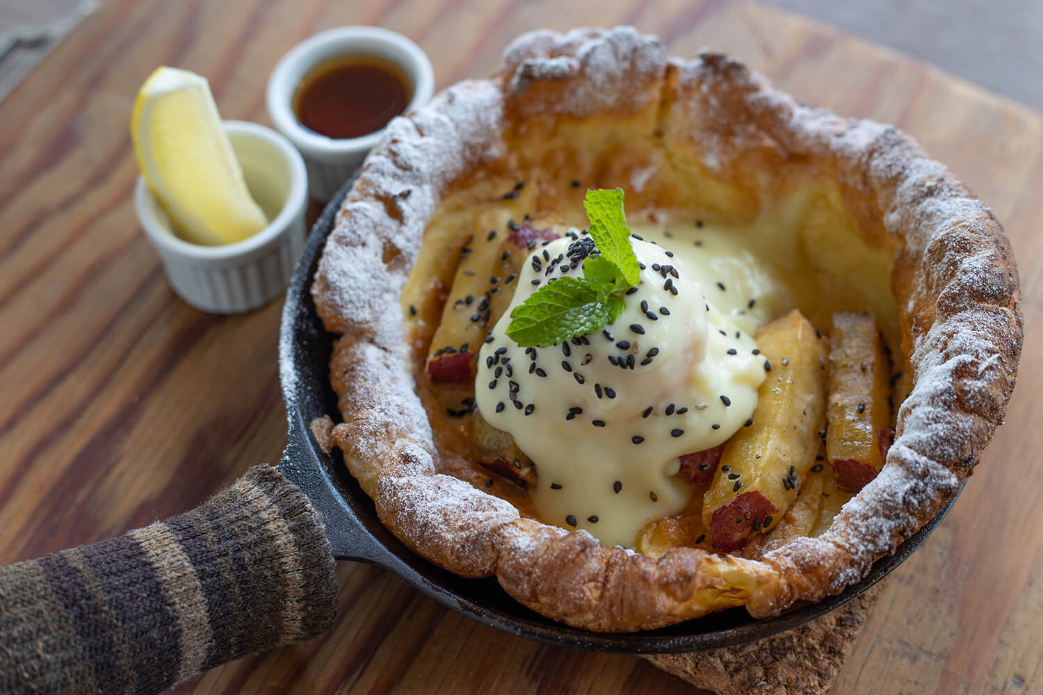 「Oimo Pancake」968日圓。 搭配檸檬和楓糖漿也很美味