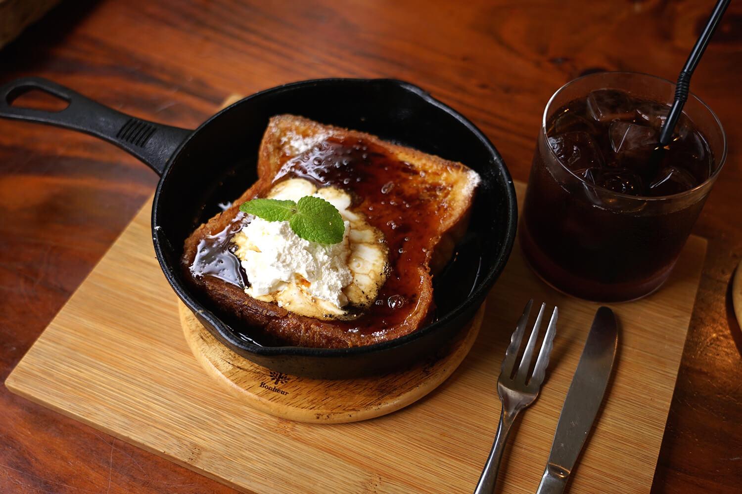 「波照間島黑糖黑蜜法式吐司」900日圓、「西表少年原創混合咖啡」500日圓