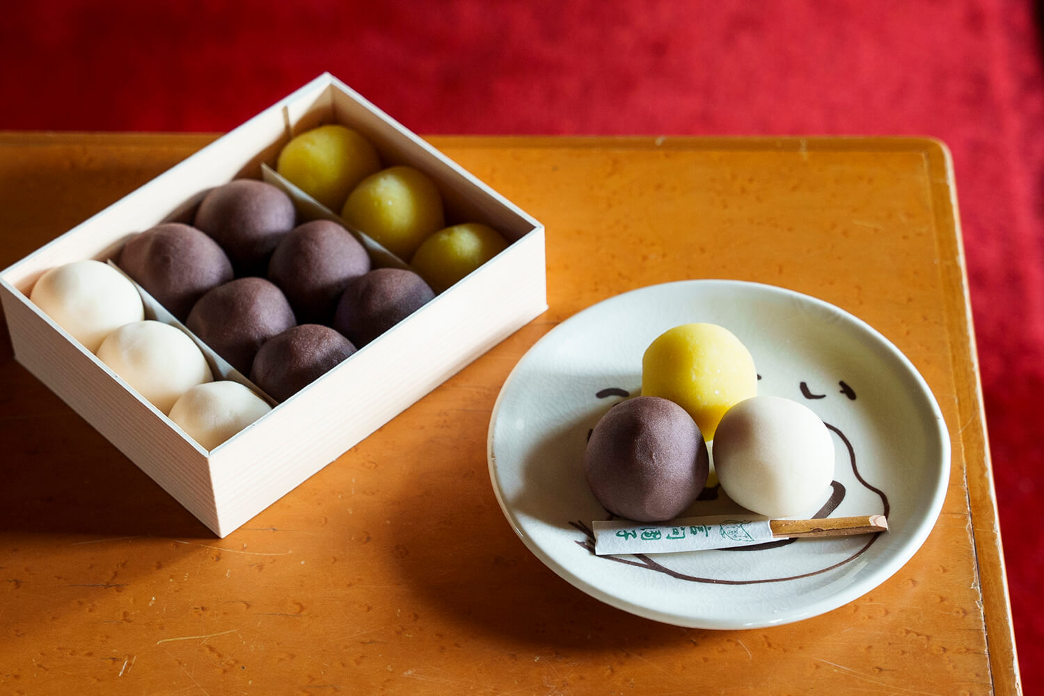 餃子二字不串，用黑字吃也很優雅